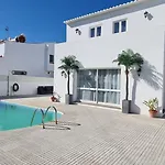 Oura - Large - Private Pool - 5 Bedrooms