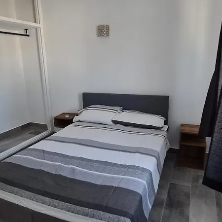 Oura - Large - Private Pool - 5 Bedrooms Βίλα