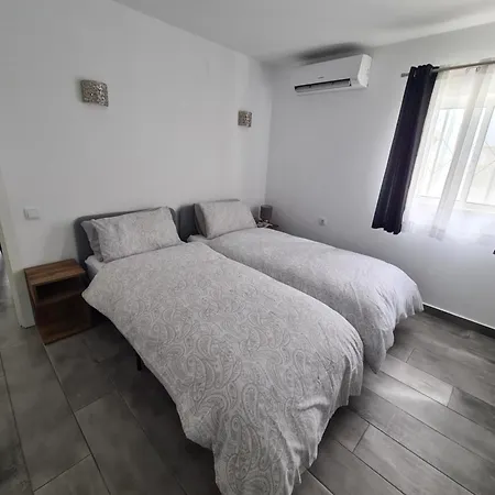 Βίλα Oura - Large - Private Pool - 5 Bedrooms
