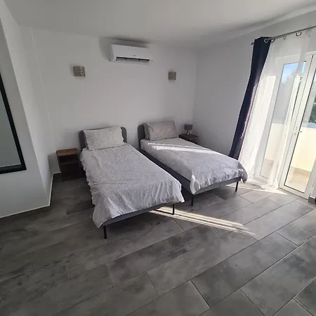 Βίλα Oura - Large - Private Pool - 5 Bedrooms