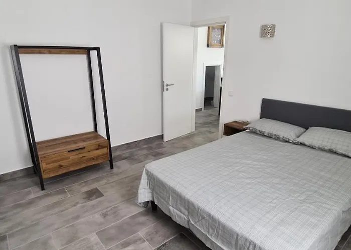 Oura - Large - Private Pool - 5 Bedrooms *