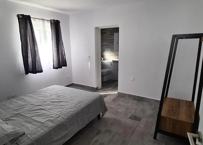 Oura - Large - Private Pool - 5 Bedrooms